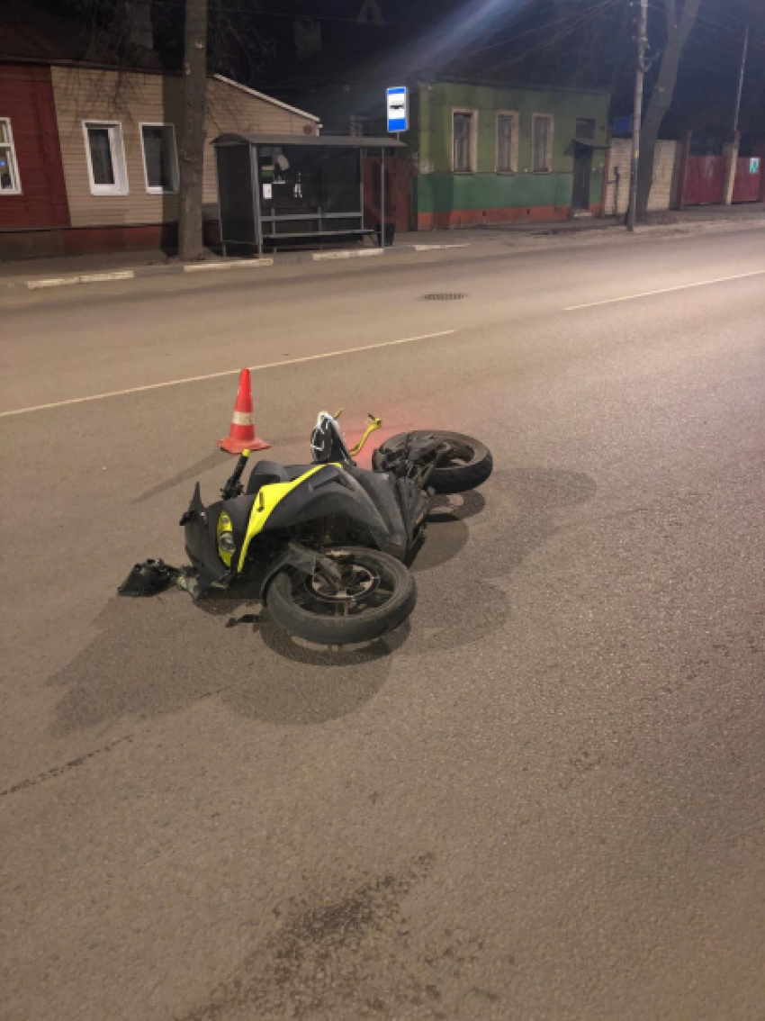 В Тамбове мотоциклист упал на проезжую часть