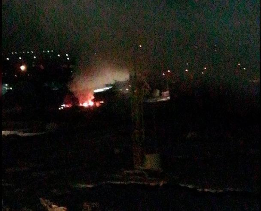 Огонь и дым над строящимся в Тамбове детским садом заметили жители 