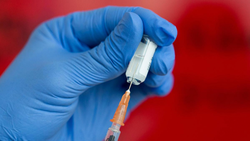 Тамбовские полицейские в углях костра нашли вакцину от коронавируса