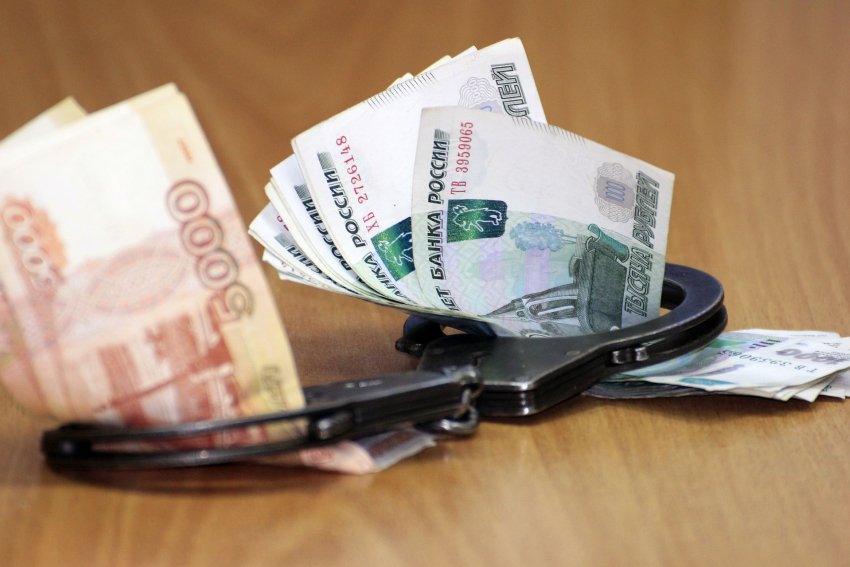 Тамбовский пристав попалась на взятке в 200 тысяч рублей