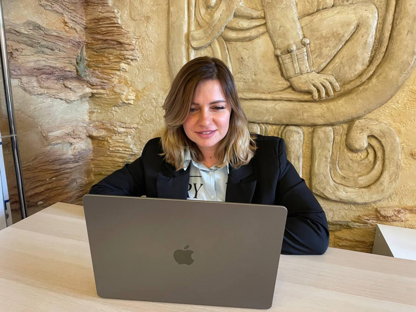 ﻿Яндекс превратит Телемост в универсальный инструмент для общения — с видеозвонками, чатами и искусственным интеллектом