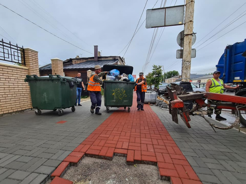 «Тамбовская сетевая компания» нашла способ вывезти мусор из перекрытого двора