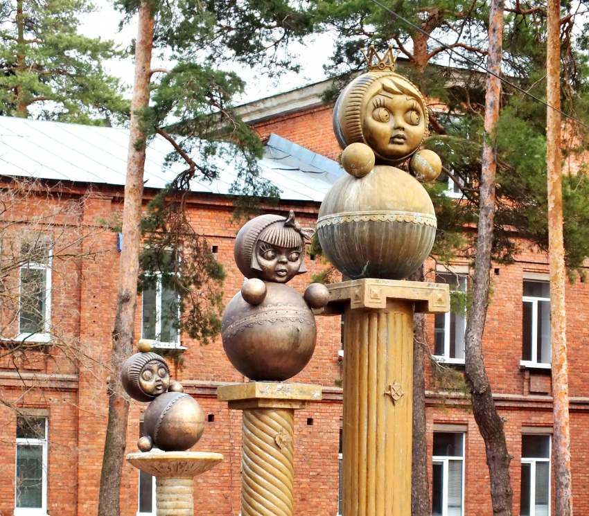 Памятник котовской неваляшке попал в «страдающий парад творчества в честь окончания 2020-го»