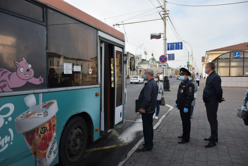 В Тамбове усилен контроль за ношением масок в общественном транспорте 