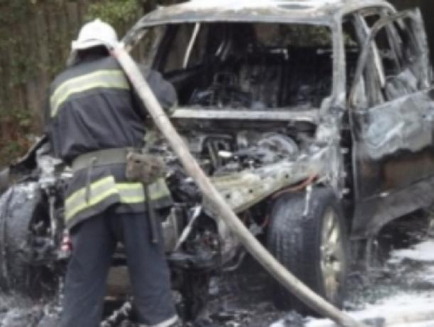 В Тамбове дотла сгорел автомобиль