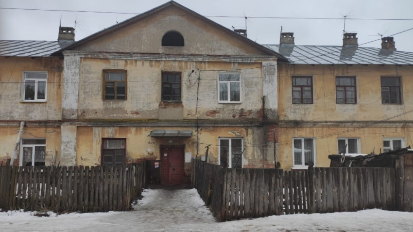 Власти Котовска попытались переселить две семьи из аварийного жилья в одну квартиру