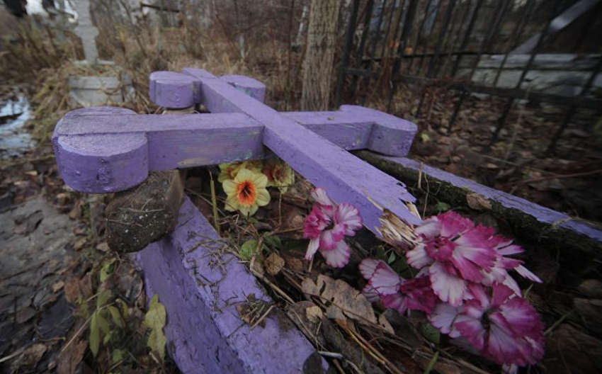 20-летняя жительница Тамбовской области предстанет перед судом за погром на кладбище