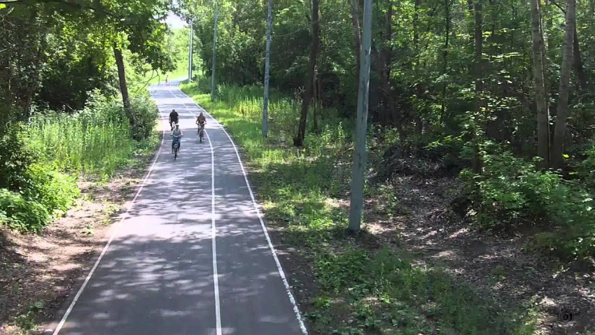 Тамбовчане просят власти заасфальтировать пятикилометровую трассу в парке «Дружба»