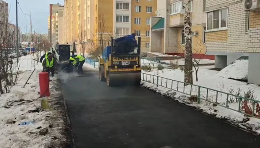 Тамбовчане пожаловались на асфальтирование льда и снега на улице Победы