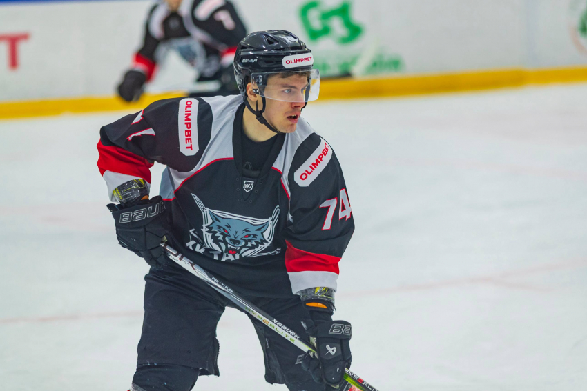 ХК «Тамбов» уступил красноярскому «Соколу» в домашнем матче