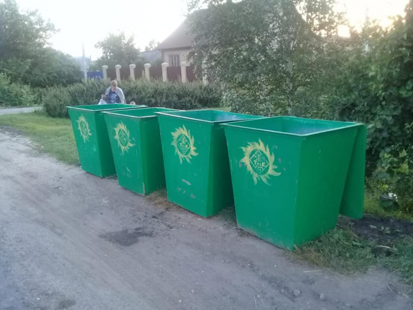 АО «ТСК» передало в муниципалитеты новые контейнеры