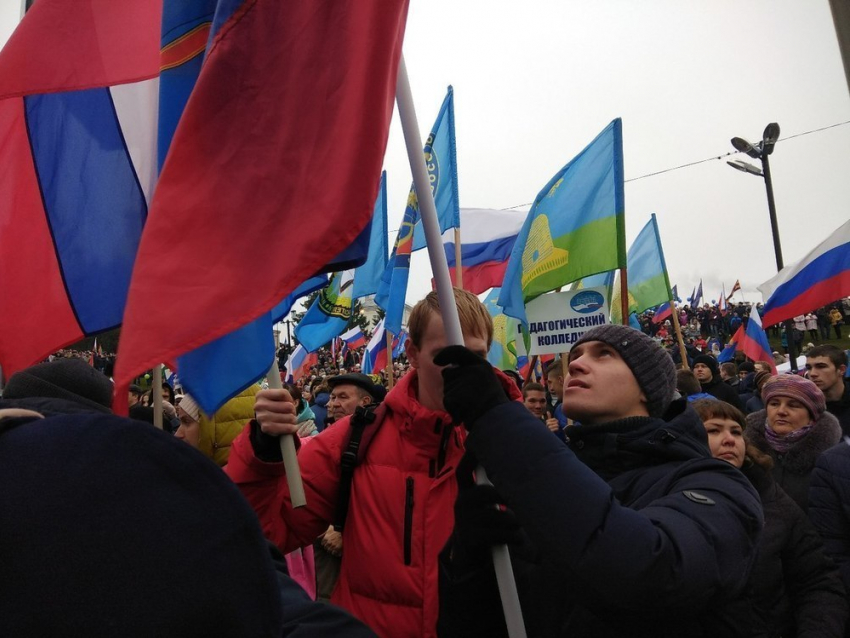 Более 17 тысяч тамбовчан собрались на митинг-концерт и услышали гимн России в уникальном исполнении 