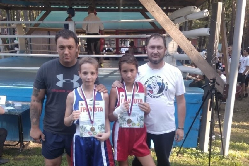 12-летняя девочка из Знаменки взяла серебро на Всероссийском турнире по боксу