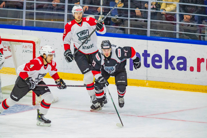 ХК «Тамбов» взял реванш у «Нефтяника» за крупное поражение в первом круге 