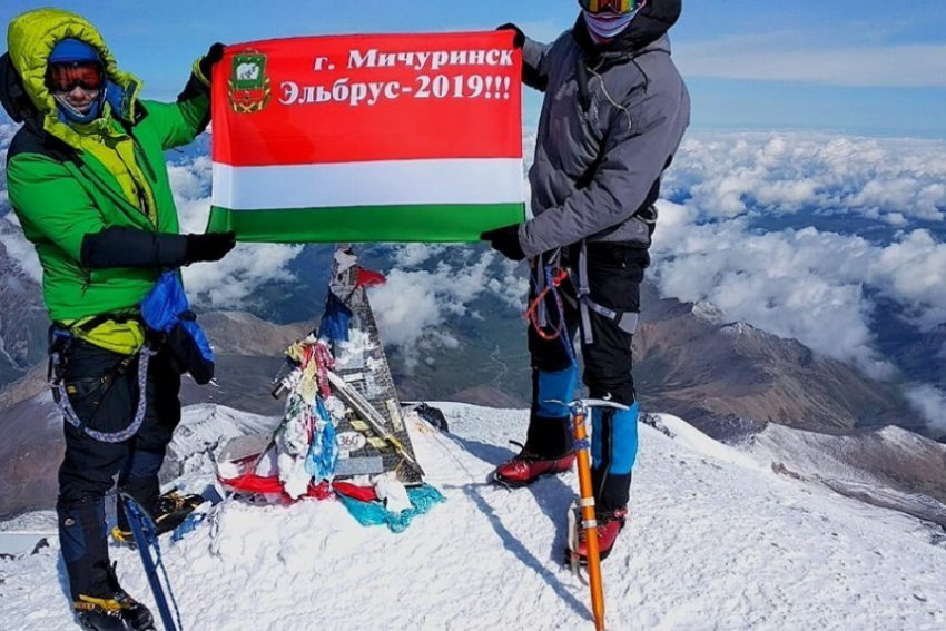 Флаг Мичуринска побывал на Эльбрусе