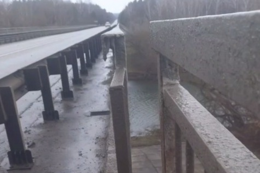 В Кирсановском округе на трассе Тамбов-Пенза поехал мост