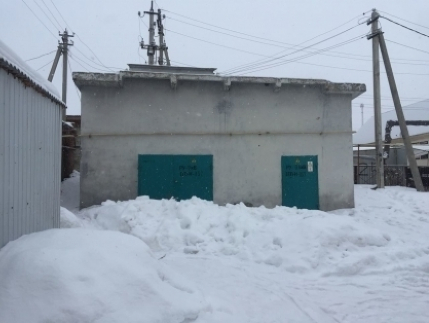 Током убило подростка, прыгавшего в снег с гаража в Инжавинском районе 
