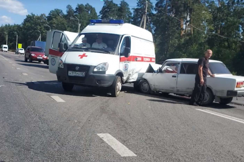 Под Котовском «семёрка» врезалась в машину «скорой помощи»