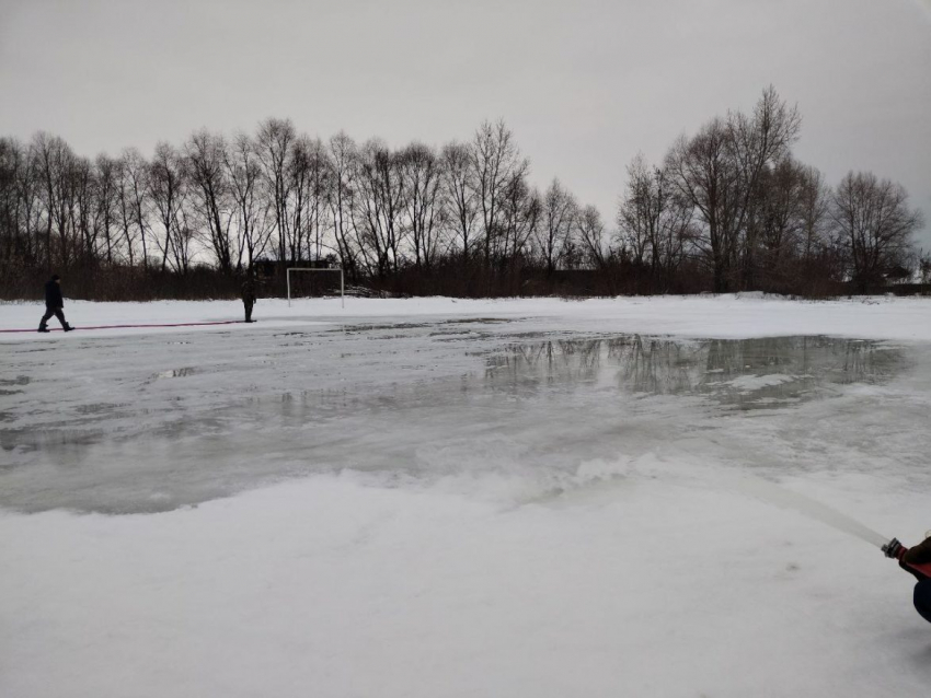 В Тамбове готовят к открытию главный уличный каток за Тезиковым мостом  
