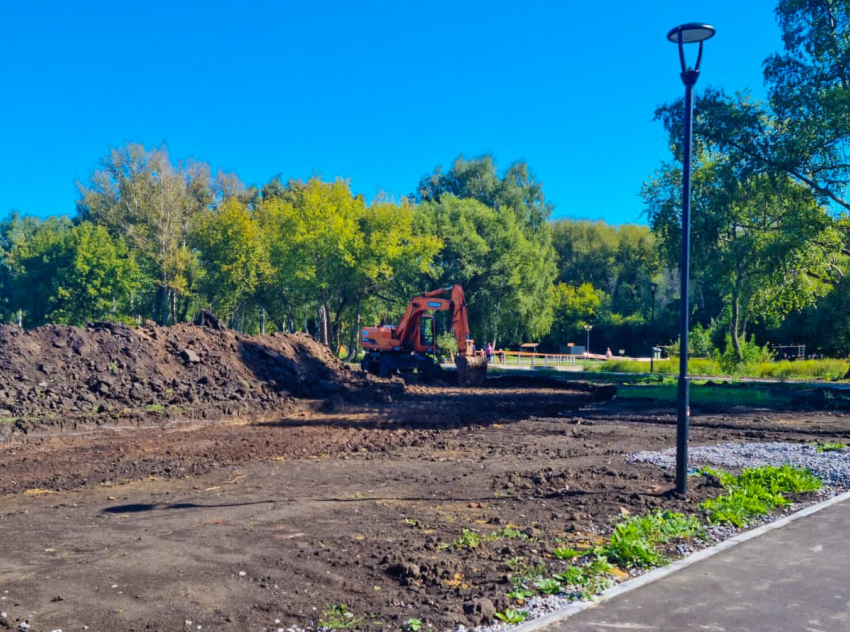 В Мичуринске приступили к обустройству беговых дорожек на стадионе ландшафтного парка