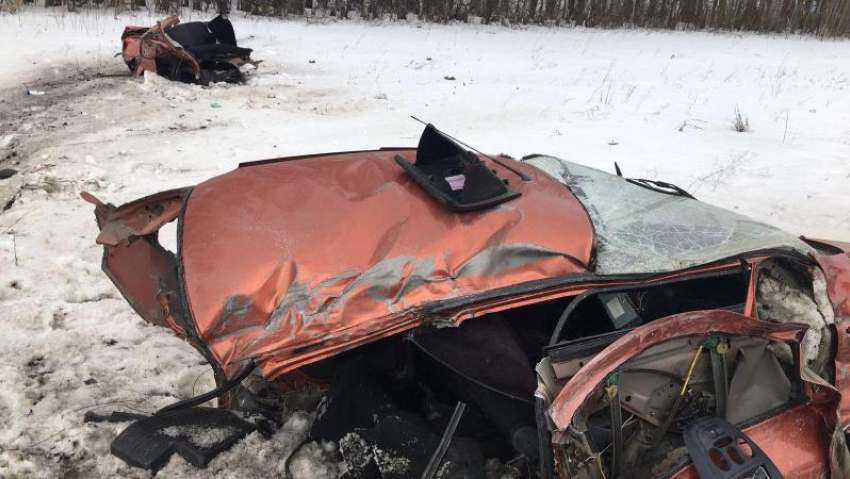 В Мордовском районе два грузовика порвали «Ладу» в клочья