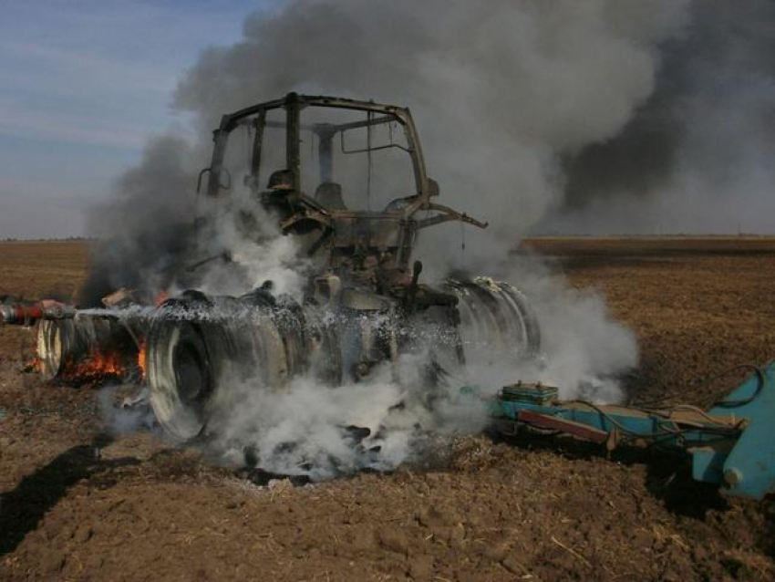 Два трактора сгорели в Жердевском районе 