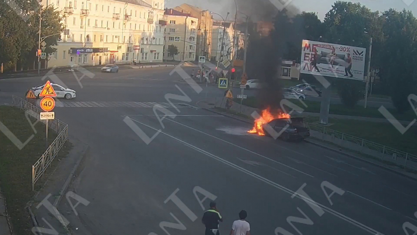В центре Тамбова на дороге загорелся «Опель» 