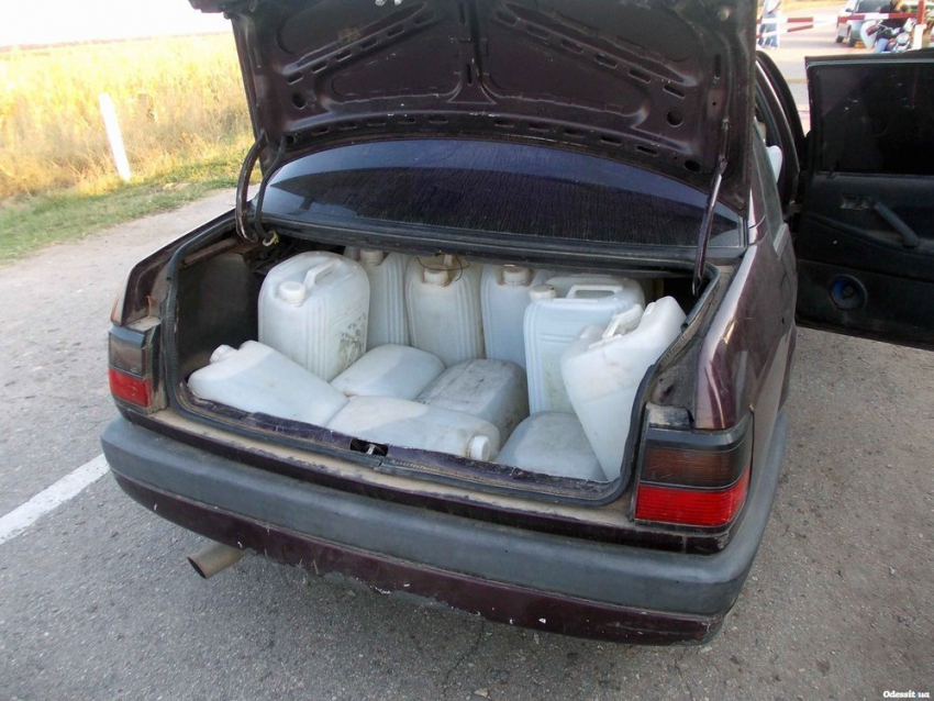 27 канистр с украденными минеральными удобрениями перевозил  мужчина в своем автомобиле