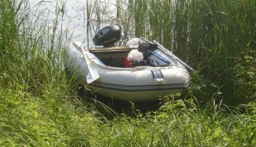 Трое из села избили мужчину и украли его лодку в Тамбовском районе