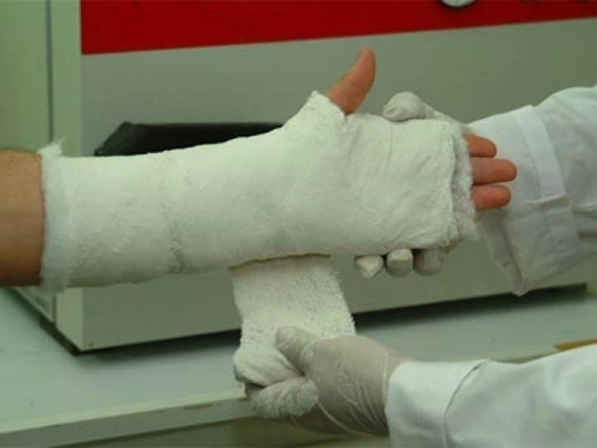 В Котовске пенсионерка сломала руку на ступенях Пенсионного Фонда