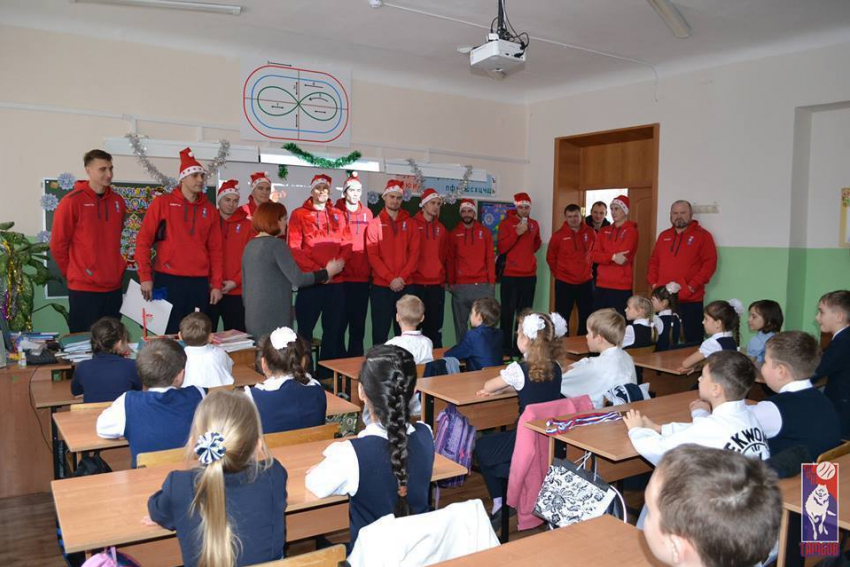 БК «Тамбов» провел новогоднюю акцию «Помощники Деда Мороза"