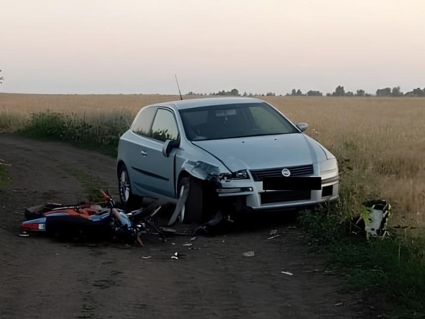 В Тамбовской области 13-летняя девочка на мотоцикле сломала обе ноги в ДТП на полевой дороге