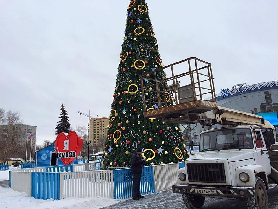 Тамбовский зеленхоз готовит Тамбов - Новогоднюю столицу России к предстоящим праздникам